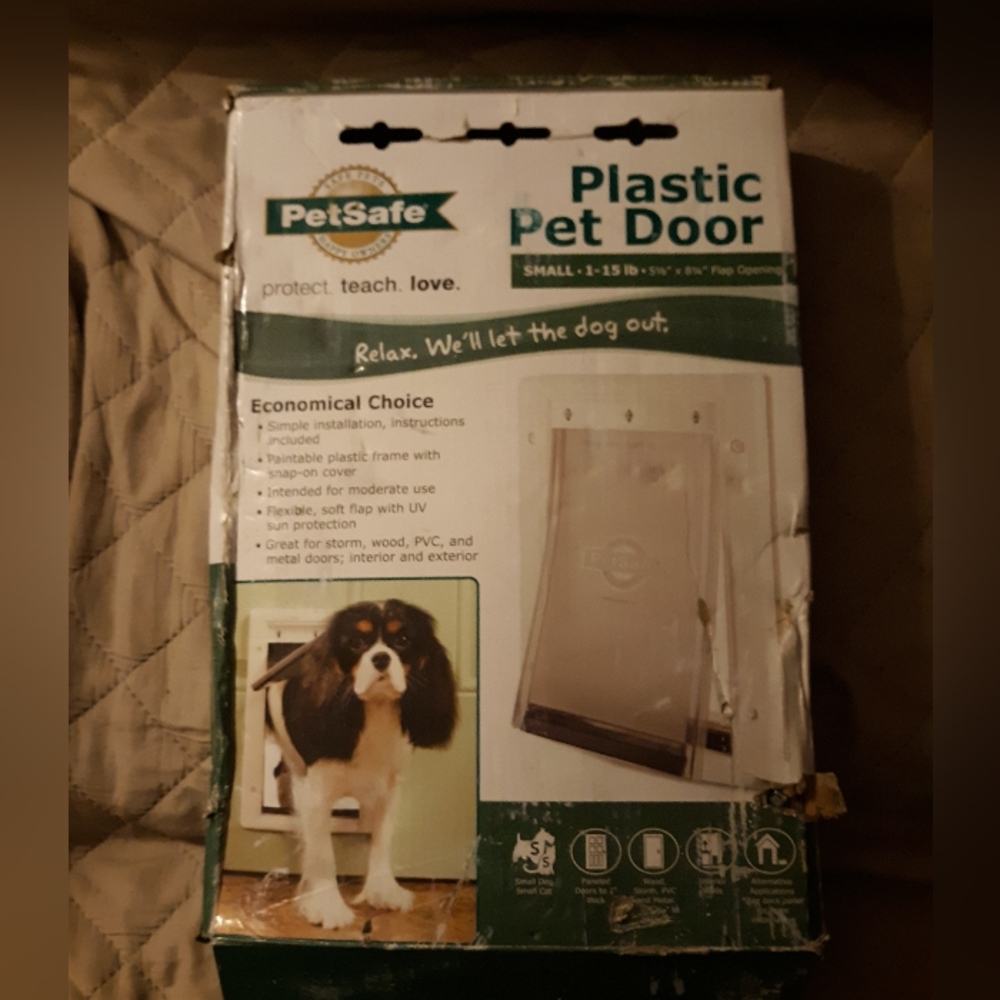 PetSafe Plastic Pet Door Small Dog Cat 1-15 LB New Open Box - Picture 2 of 5